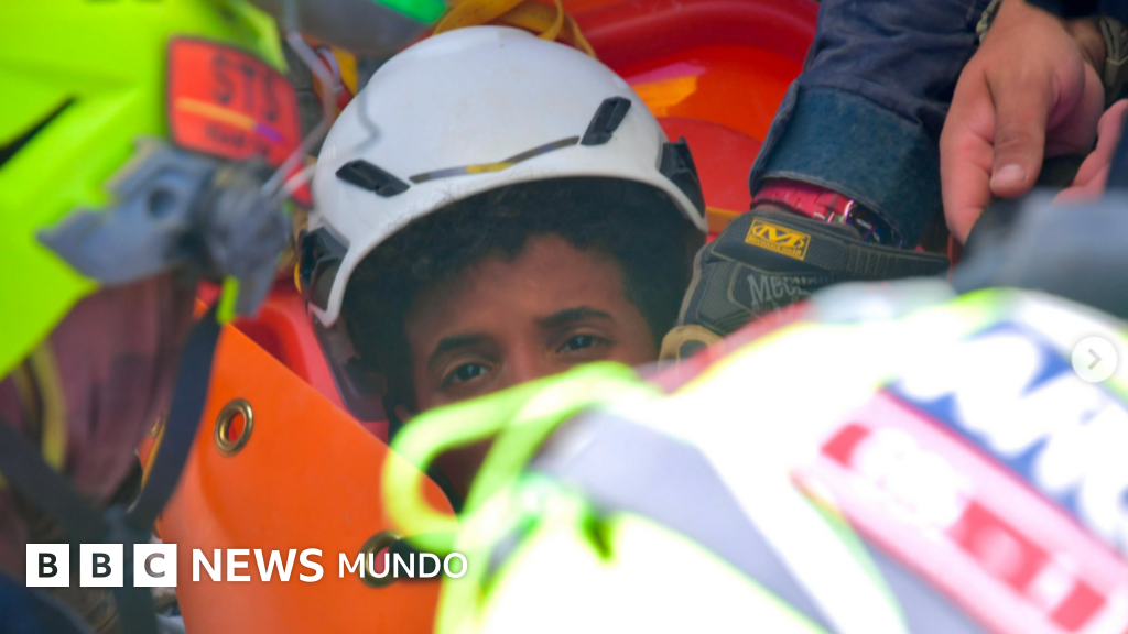 "Cada vida salvada da esperanza": rescatan a dos niños atrapados durante días entre los escombros con la ayuda de equipos de Colombia y México