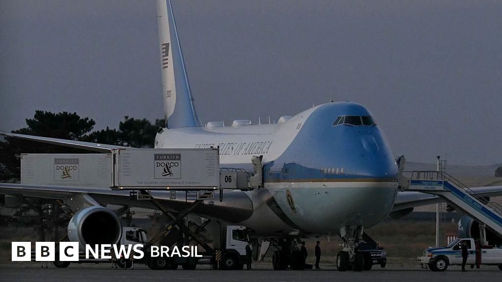 Trump foi colocado escondido em caminhão para trocar de avião por ameaça do Irã, segundo relatos