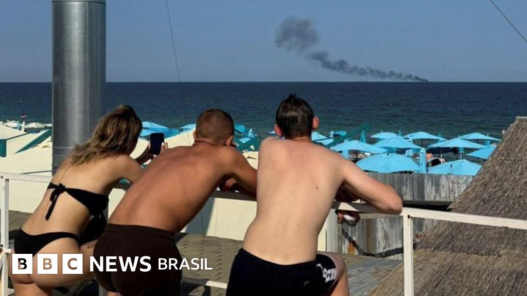 O balneário de luxo na Ucrânia em que turistas em praias lotadas convivem com o perigo constante de bombas e mísseis