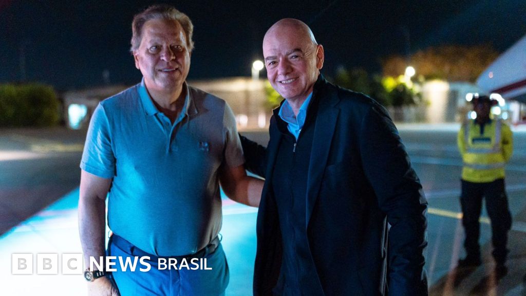 As regalias e a influência do presidente da Fifa, o homem mais poderoso (e polêmico) do futebol