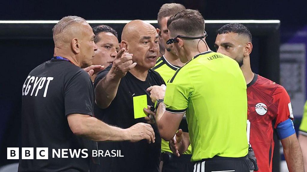 Egito pede expulsão de árbitro após derrota para a Argentina