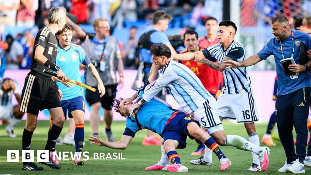 Fifa multa Argentina por faixa sobre Ilhas Falklands/Malvinas e suspende jogadores após briga na final da Copa do Mundo