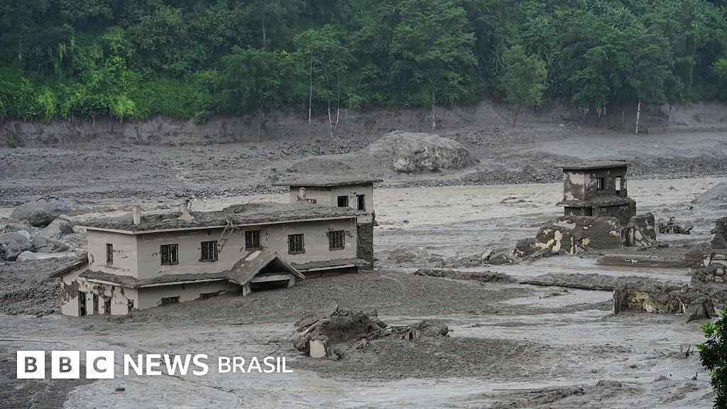 As imagens de satélite do Nepal que mostram o antes e depois das áreas destruídas pela enxurrada