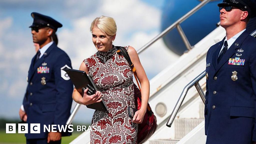 Quem é Natalie Harp, assessora que se tornou presença constante ao lado de Trump