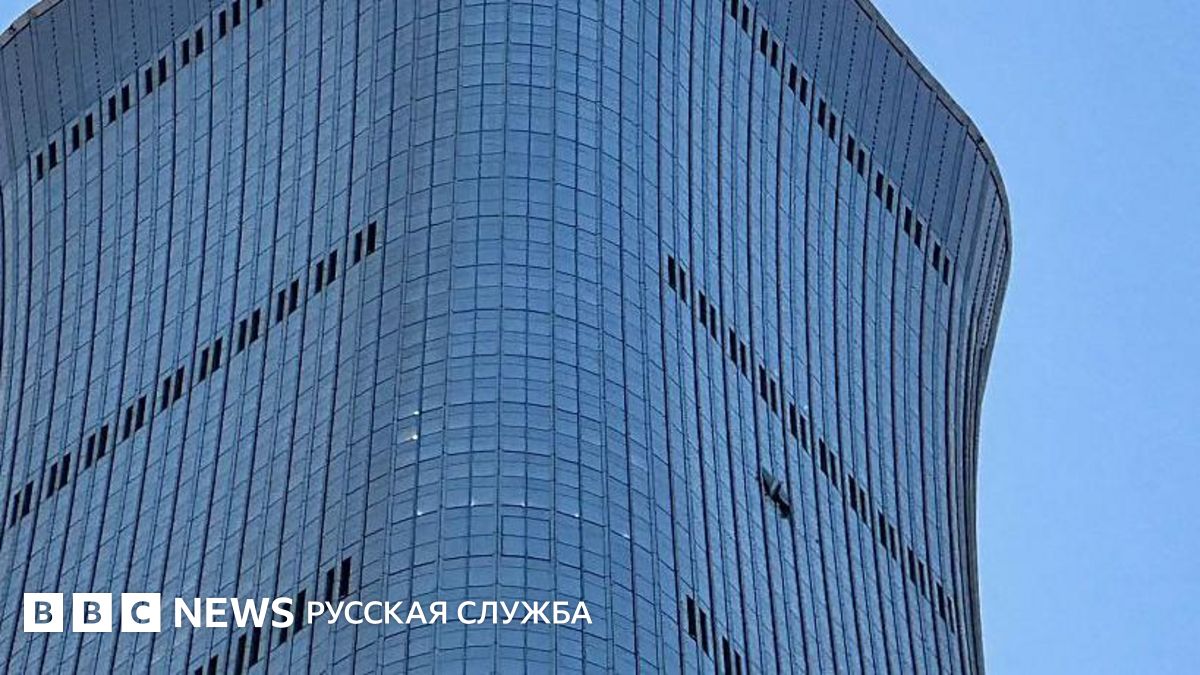 Пилот, направивший самолет в знаменитый небоскреб в Пекине, страдал психическим расстройством, заявили власти Китая
