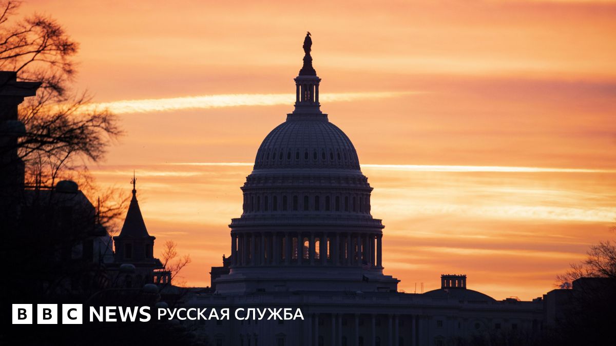 Здание Конгресса США (Капитолий) в Вашингтоне на закате