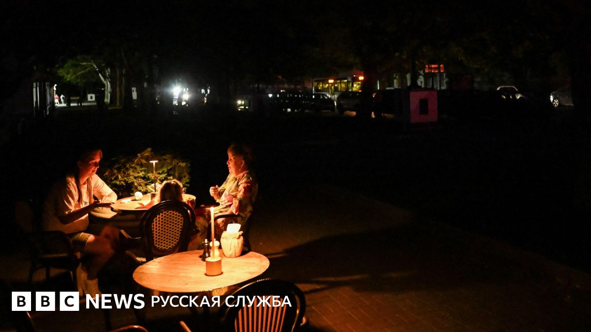 «Живем сегодняшним днем». Как Крым привыкает к жизни без света и воды