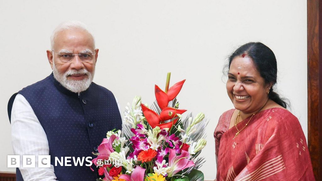 பாஜக மகளிர் அணி தலைவர் பதவியில் இருந்து வானதி சீனிவாசன் விடுவிப்பு