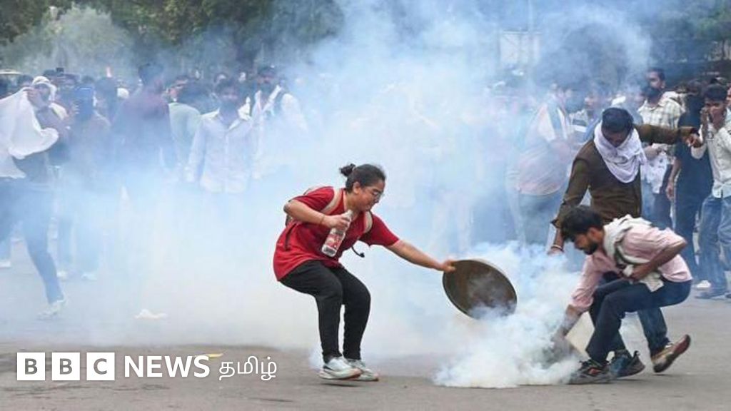 டெல்லியில் ஆயிரக்கணக்கான இளைஞர்களின் போராட்டம் மோதி அரசுக்கு சொல்லும் சேதி