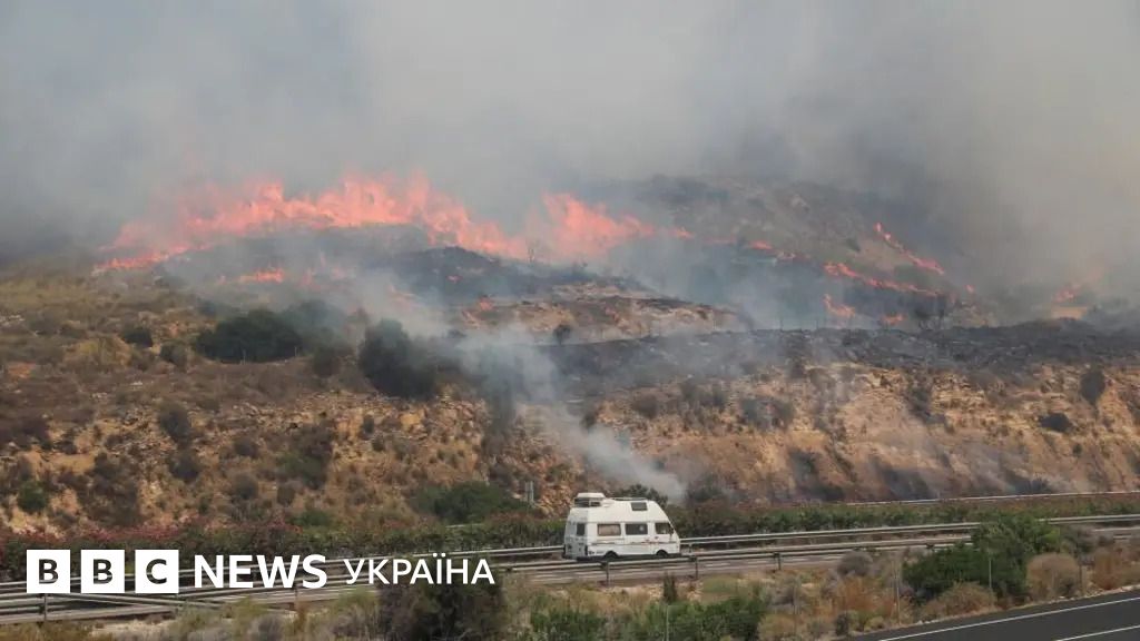 В Іспанії ширяться смертельні пожежі. Очевидці діляться "сюрреалістичиними" кадрами