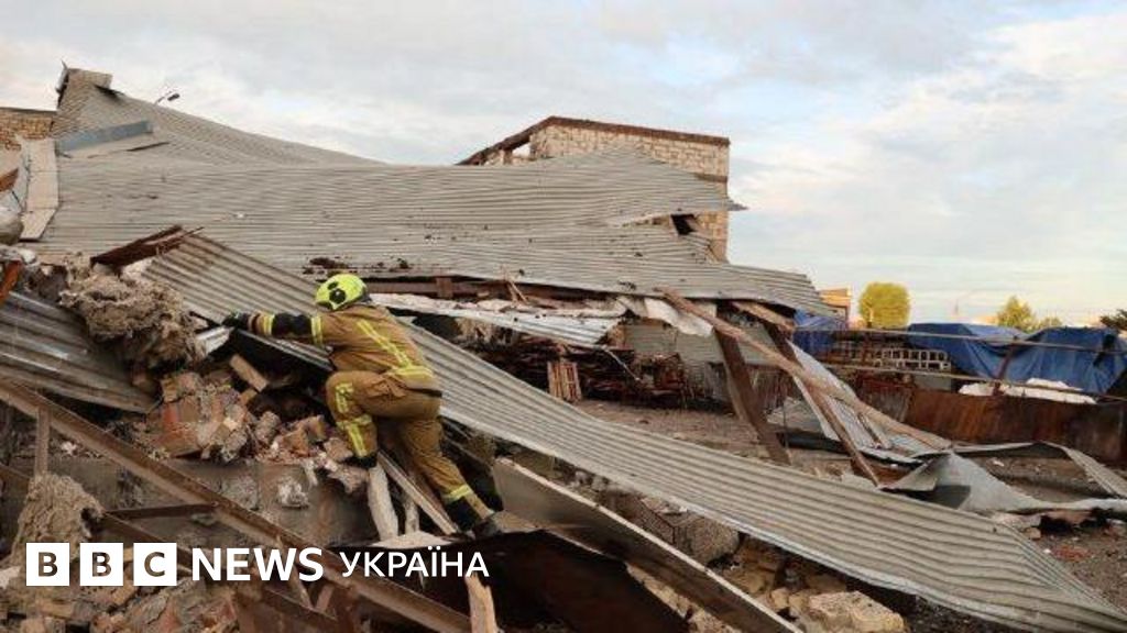 Балістична атака на Київ: руйнування та поранені, серед них дитина