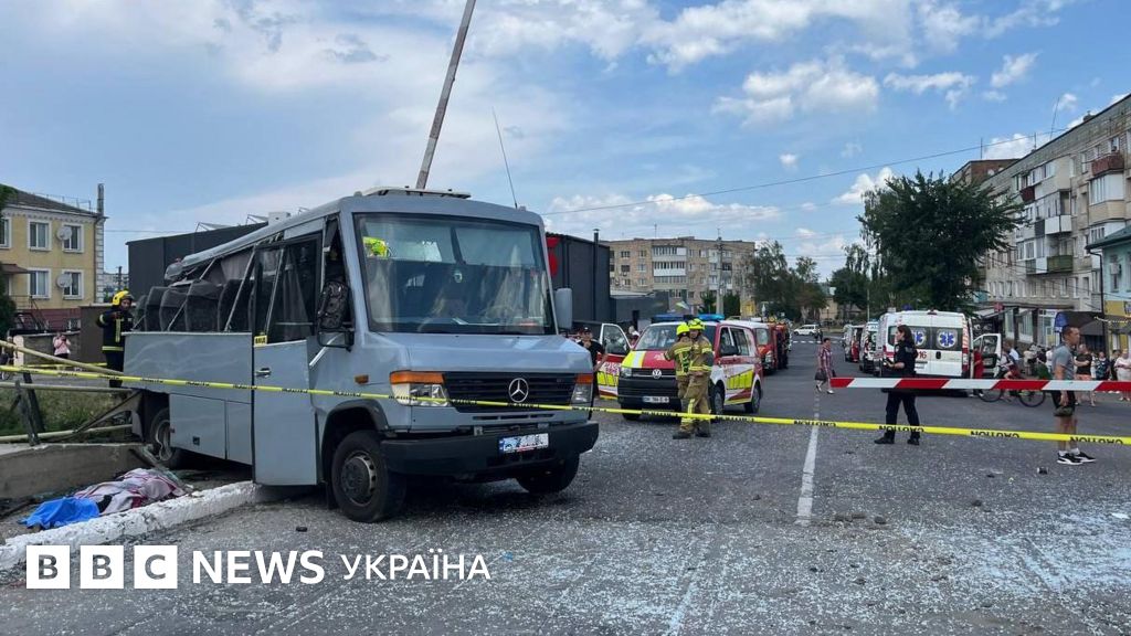 Смертельне зіткнення потяга з маршруткою біля Рівного. Деталі трагедії, в якій загинули 4 людини