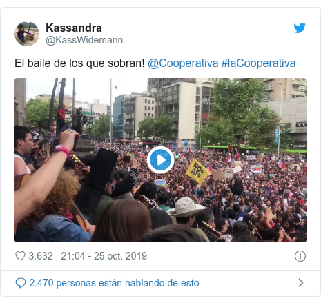 Publicación de Twitter por @KassWidemann: El baile de los que sobran! @Cooperativa #laCooperativa 