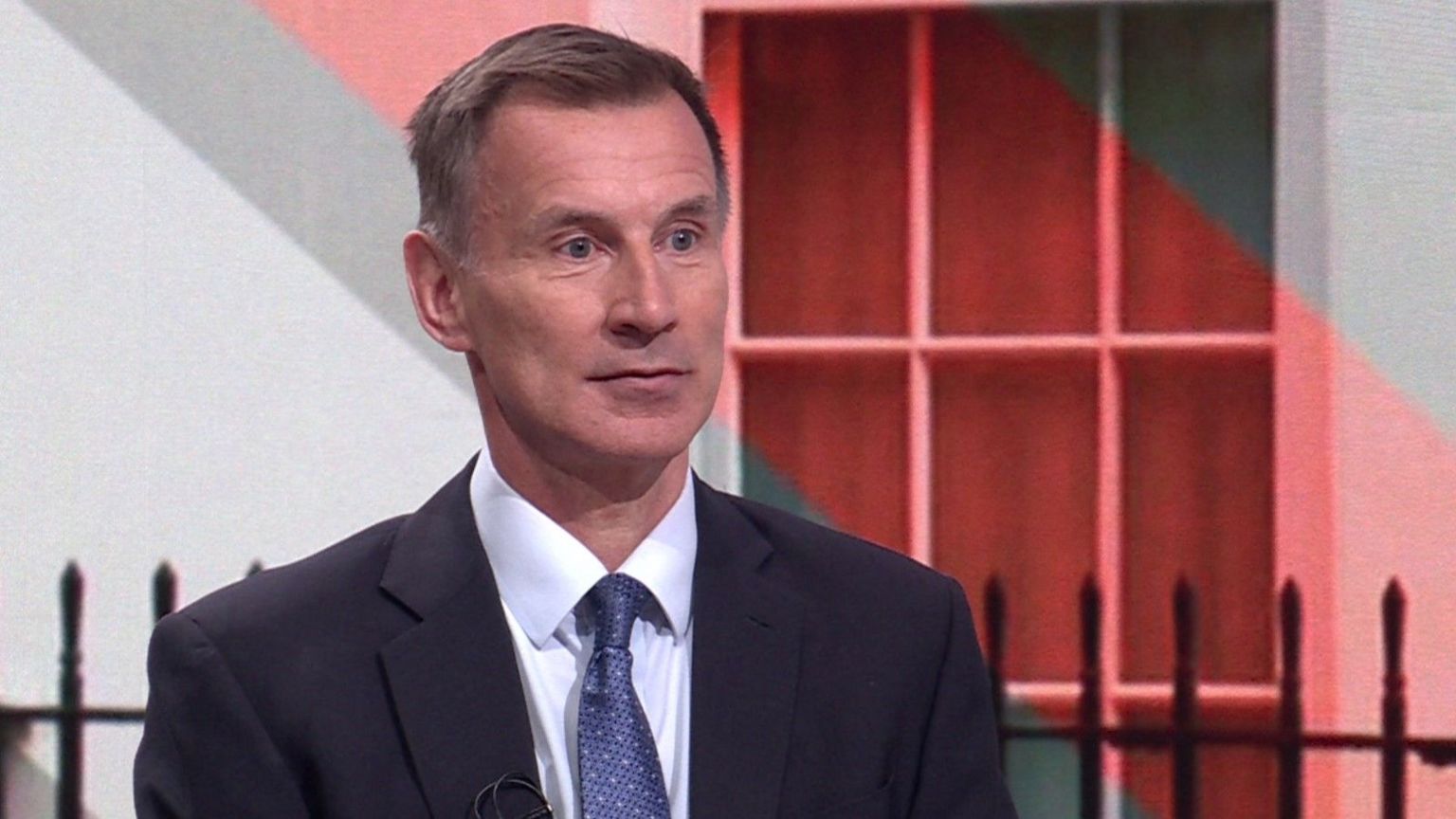 Jeremy Hunt appearing on Sunday with Laura Kuenssberg