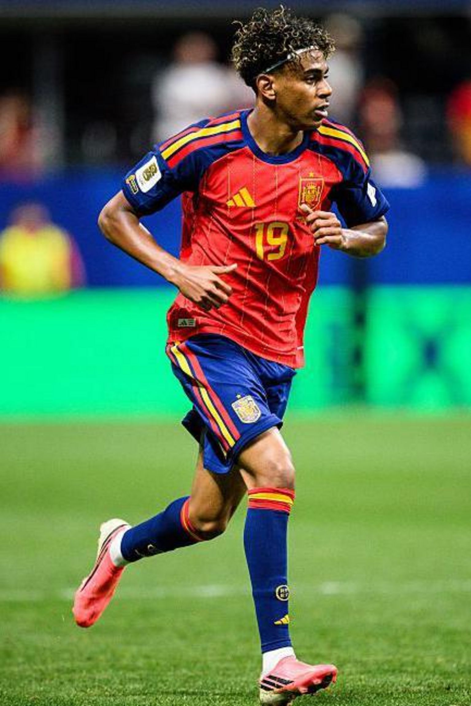 拉明·耶马尔是Adidas的新星