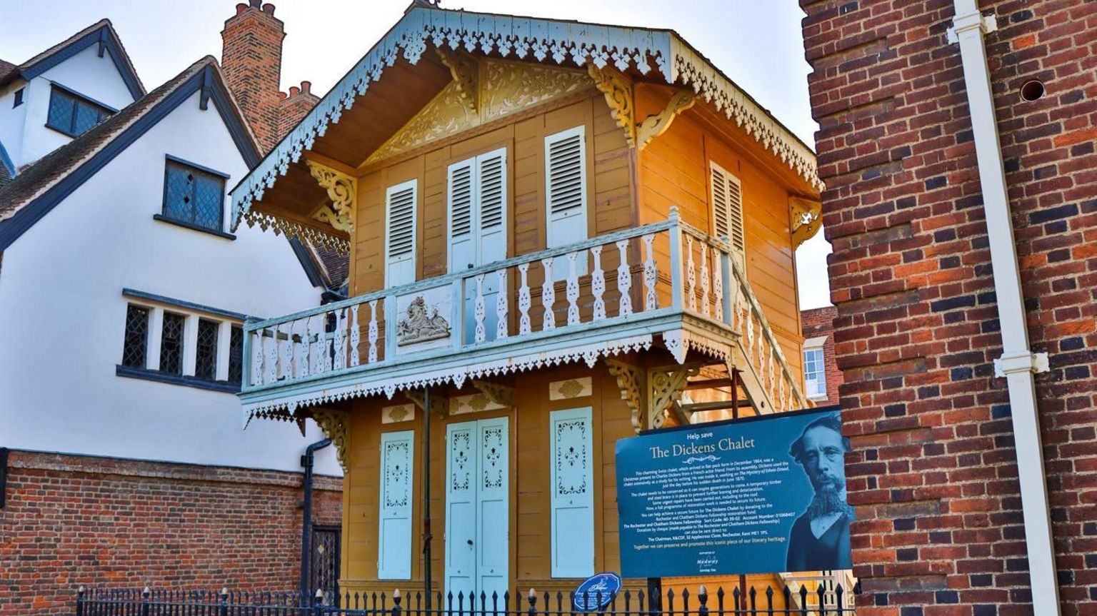 Exterior Dickens Chalet in Rochester