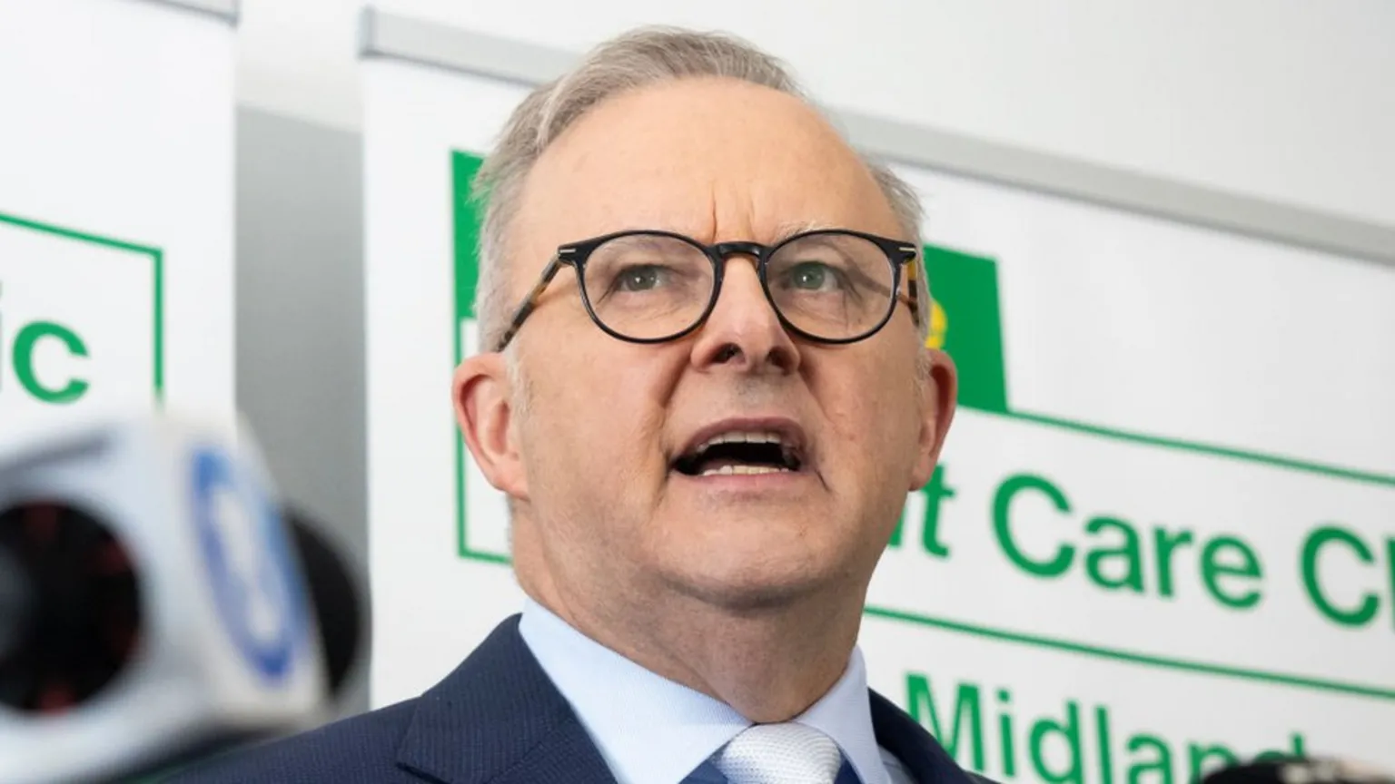 Albanese Clinches Second Term as Australia Rejects Trump-Style Politics