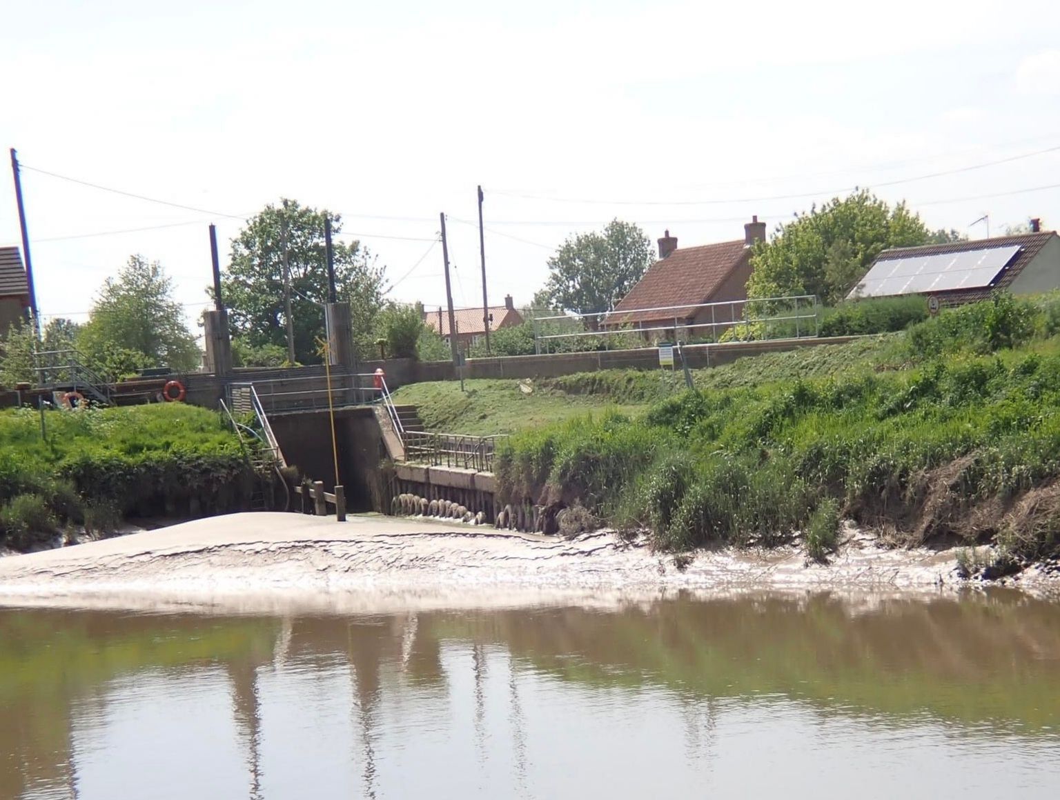 Image of the silt built up at Salters Lode on the River Great Ouse side