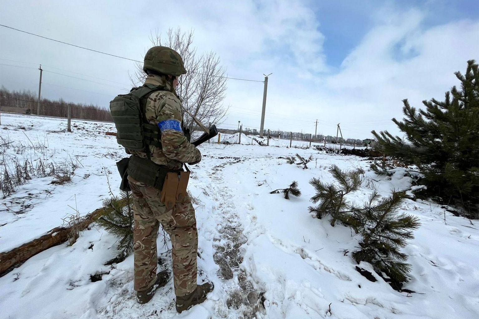 Ukrainian soldier in the snow