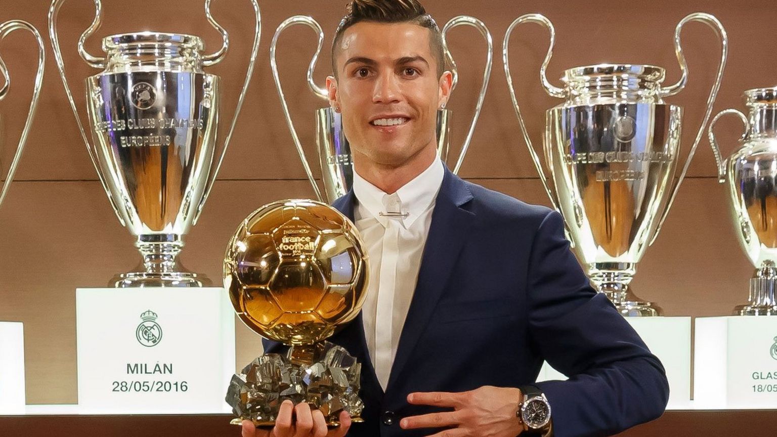 Cristiano Ronaldo wins Fifa best player award - BBC Newsround