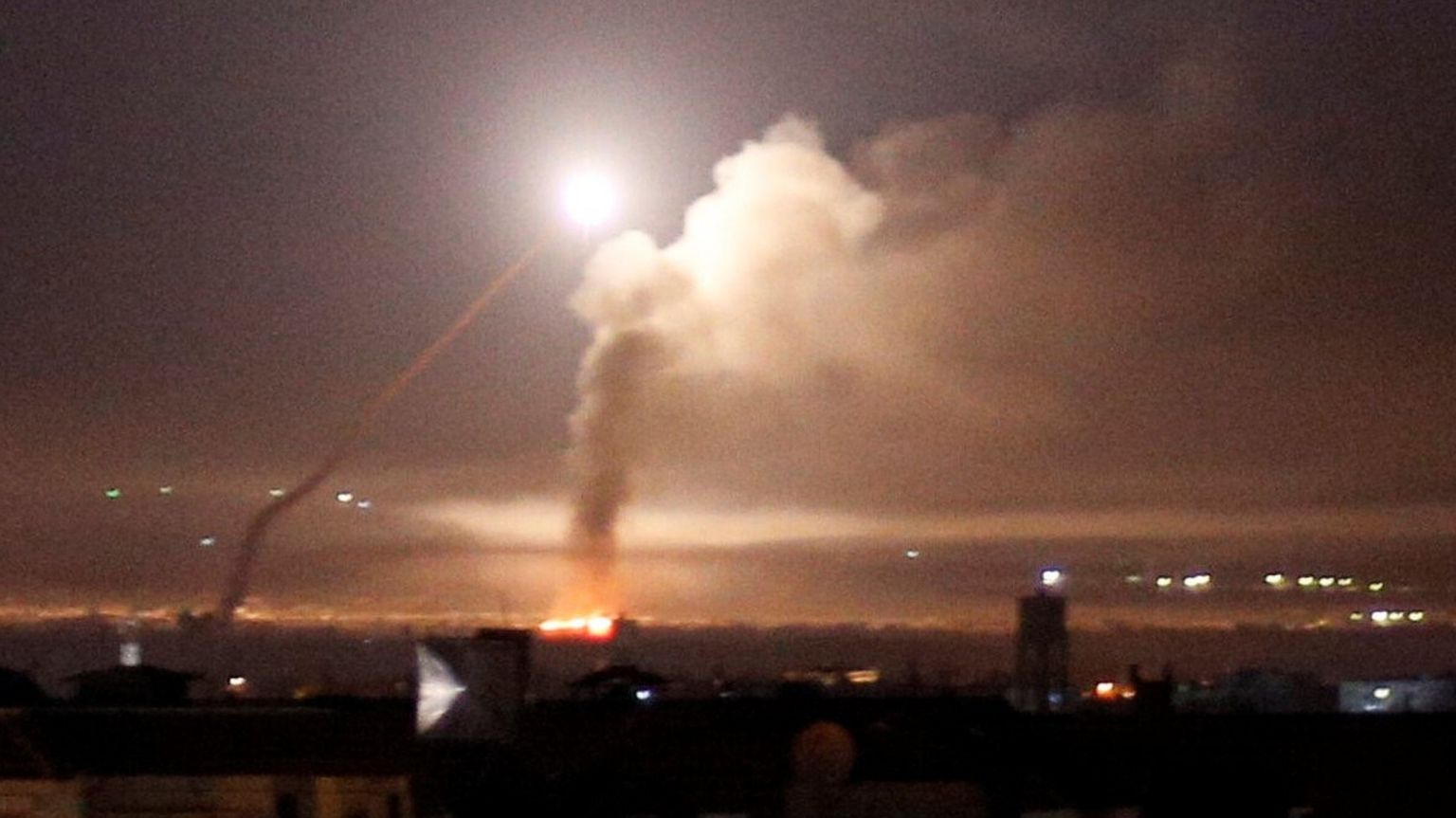 Missile fire seen over Damascus on 10 May 2018