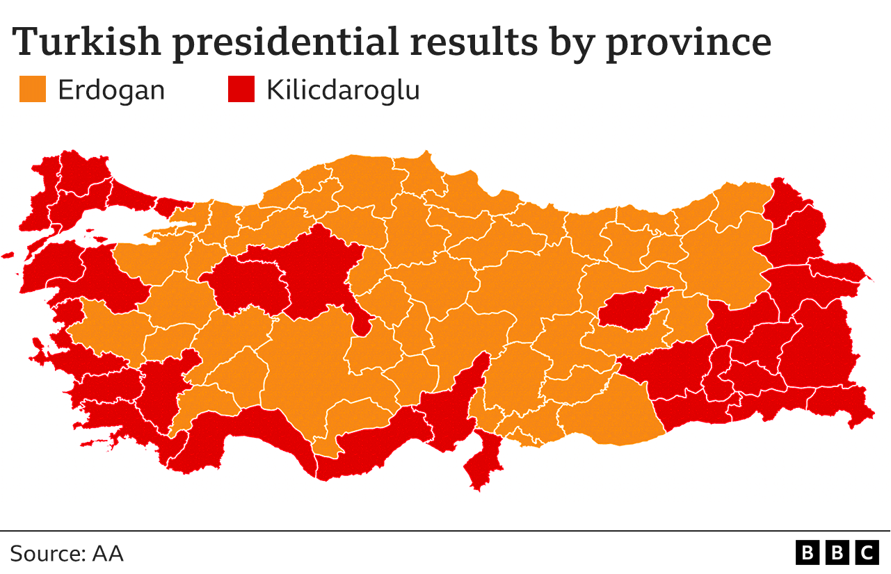 Maps showing support for the two presidential candidates in Turkey