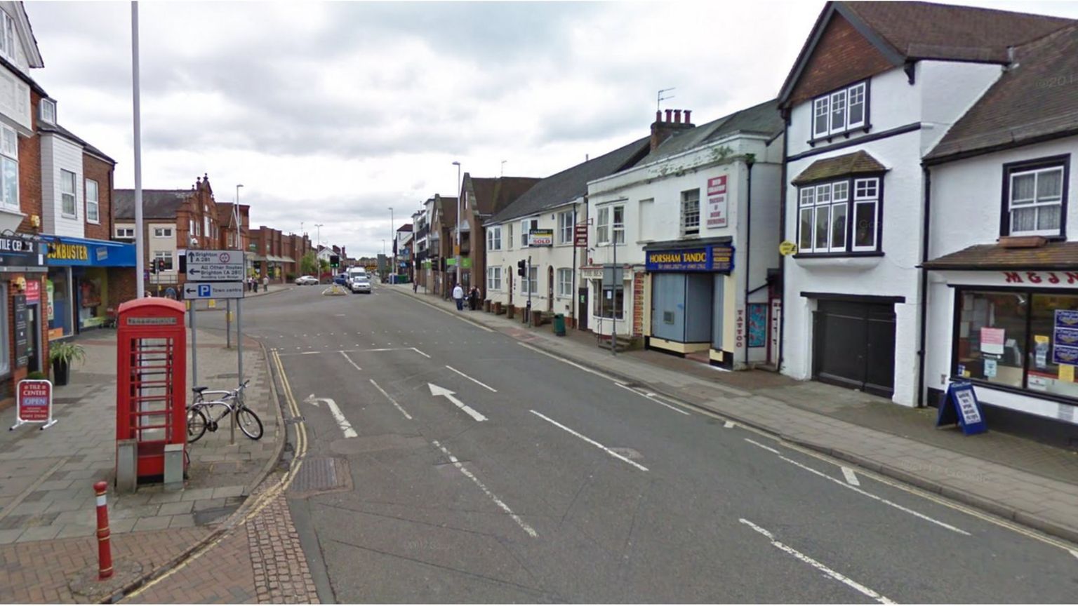 Horsham: Town centre stabbing leads to three arrests - BBC News