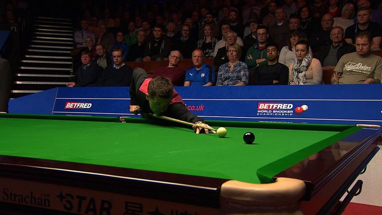 Michael Holt makes the highest break of the tournament with a 140 as he takes on Australian Neil Robertson.