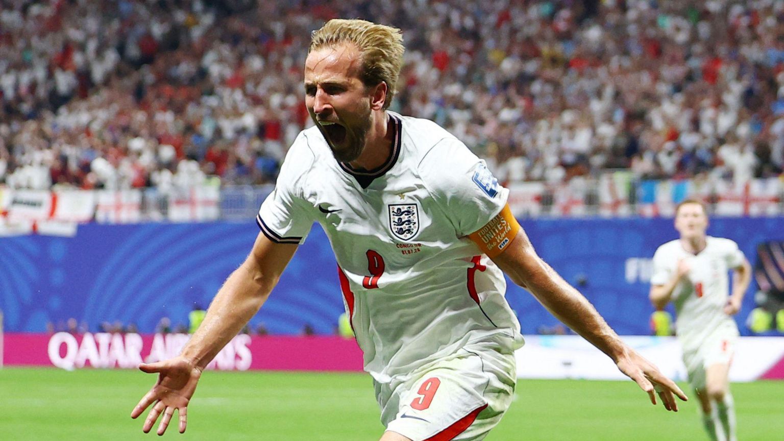 7月1日于美国亚特兰大球场举行的2026年世界杯32强赛，英格兰的哈利·凯恩（Harry Kane）庆祝他于第86分钟攻入致胜一球。该场比赛英格兰以2比1击败刚果民主共和国。