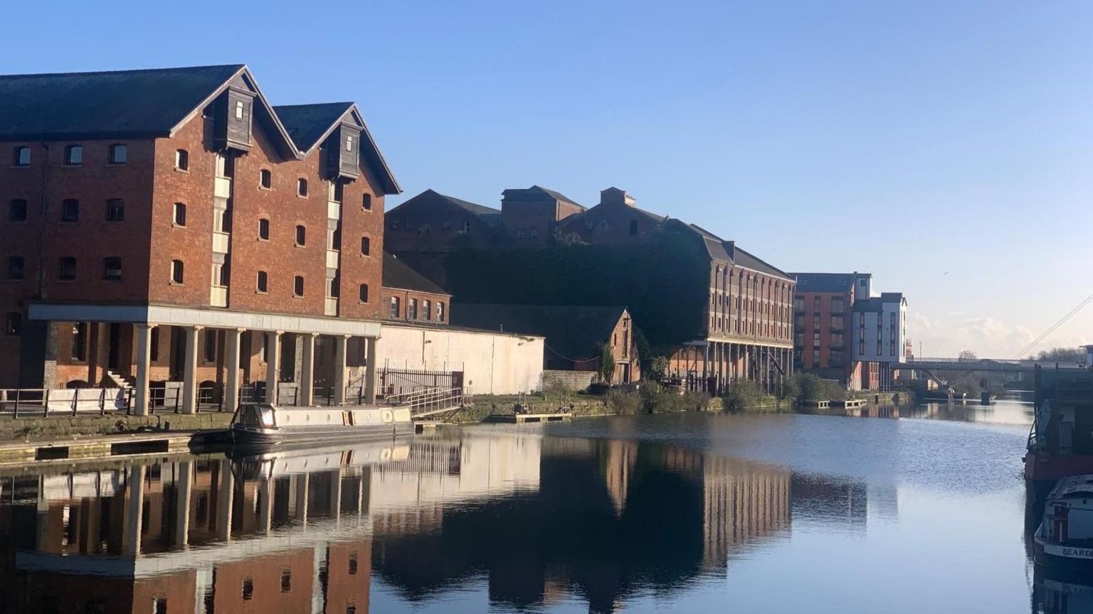 A view of Numold from the other side of the canal