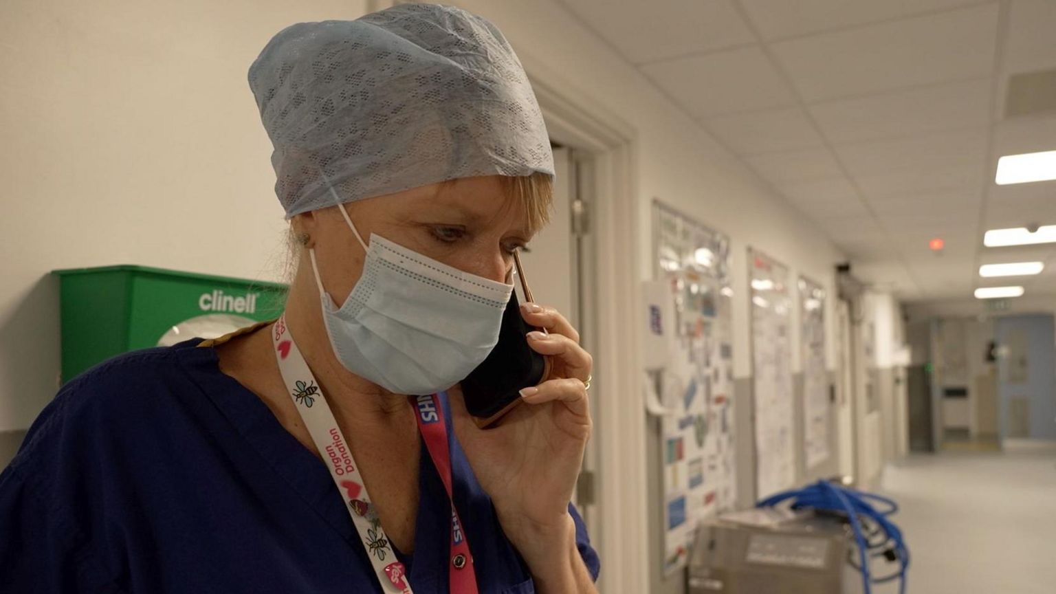 Jane Nuttall liaising between transplant teams