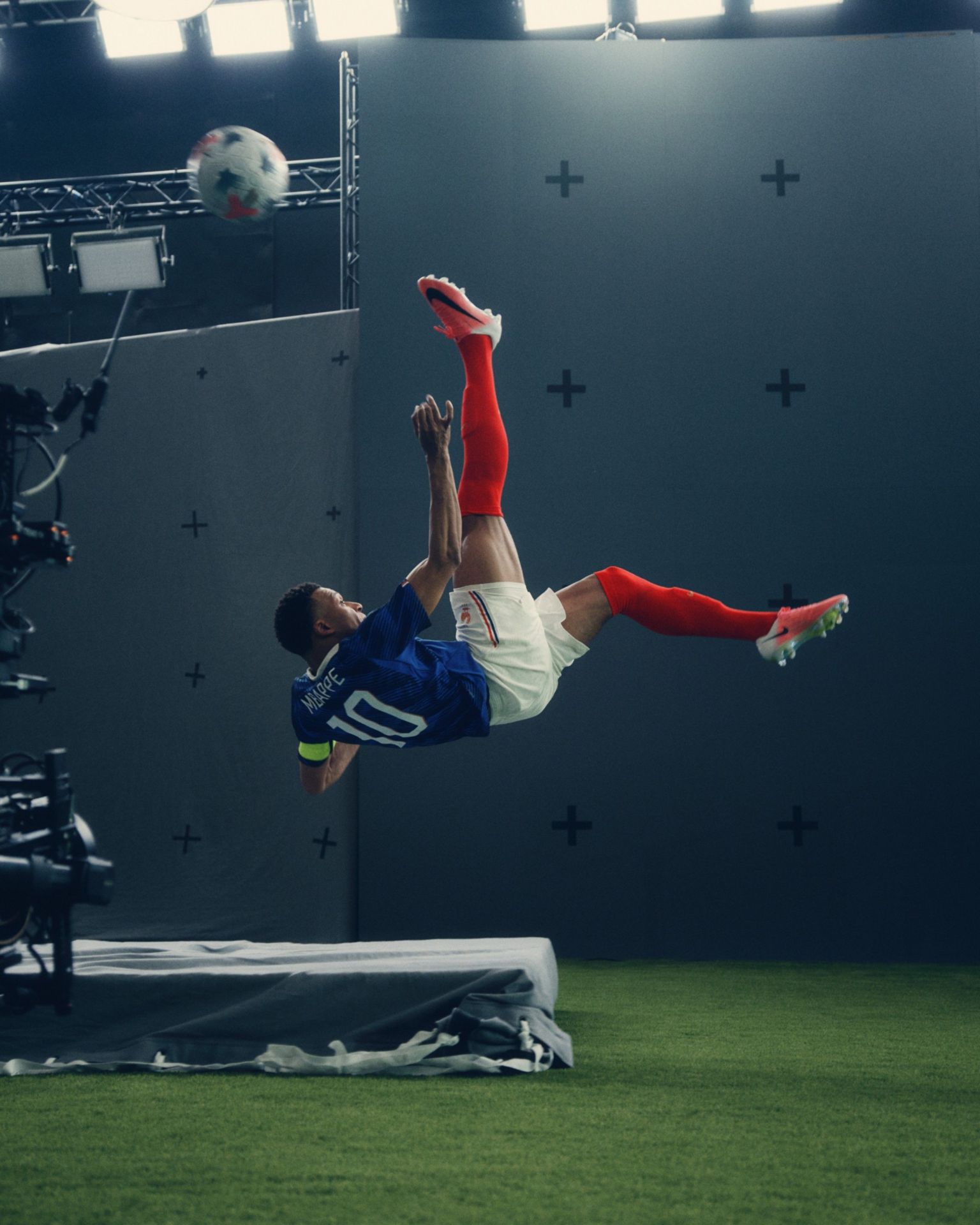 基利安·麦巴比(Kylian Mbappé)主演Nike“打破剧本”世界杯广告
