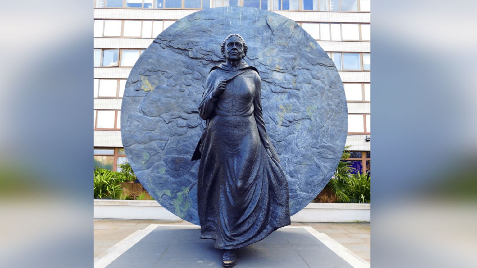 Statue of Mary Seacole at St Thomas' Hospital