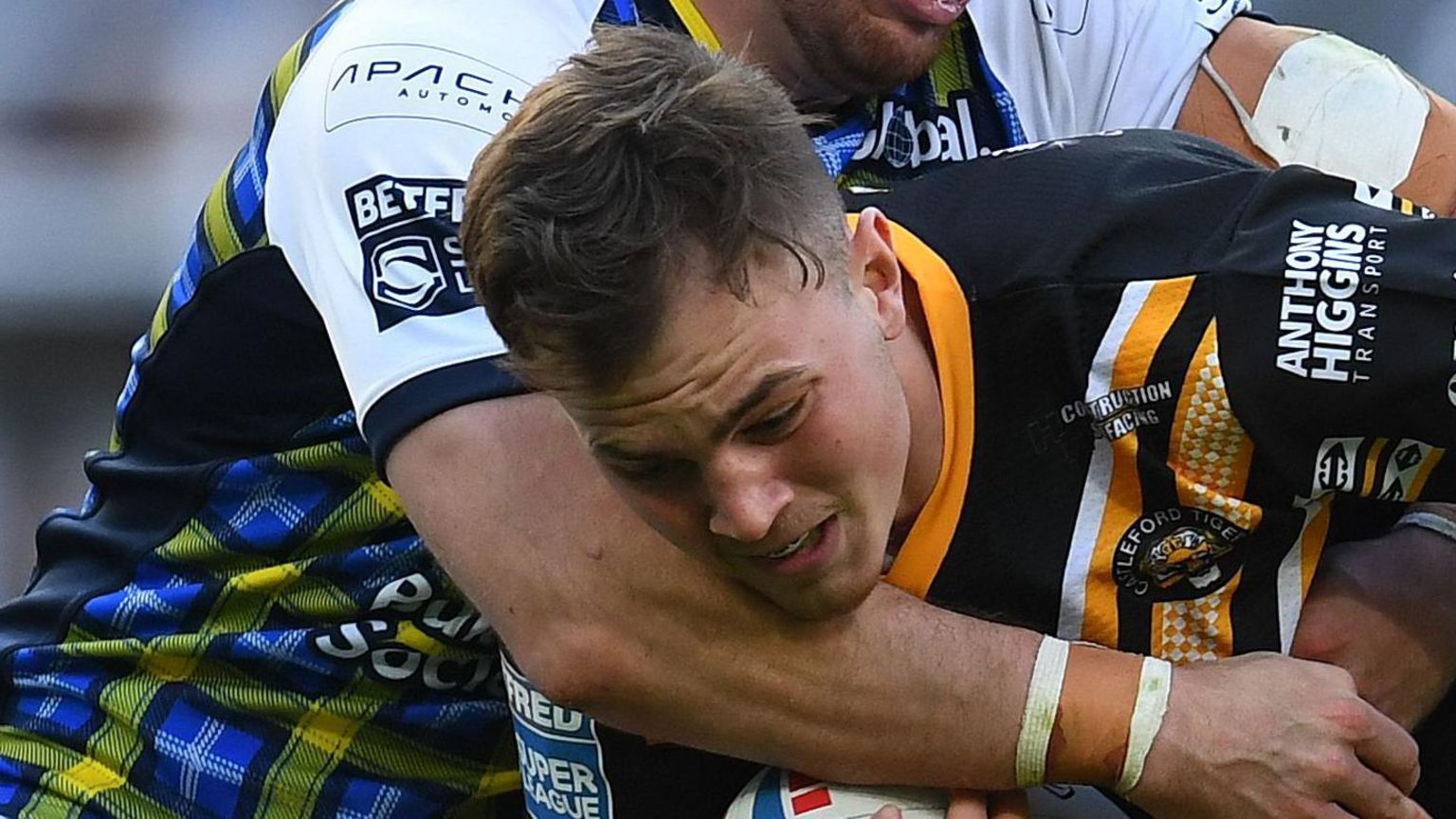 Sam Hall agrees new two-year contract with Castleford Tigers - BBC Sport