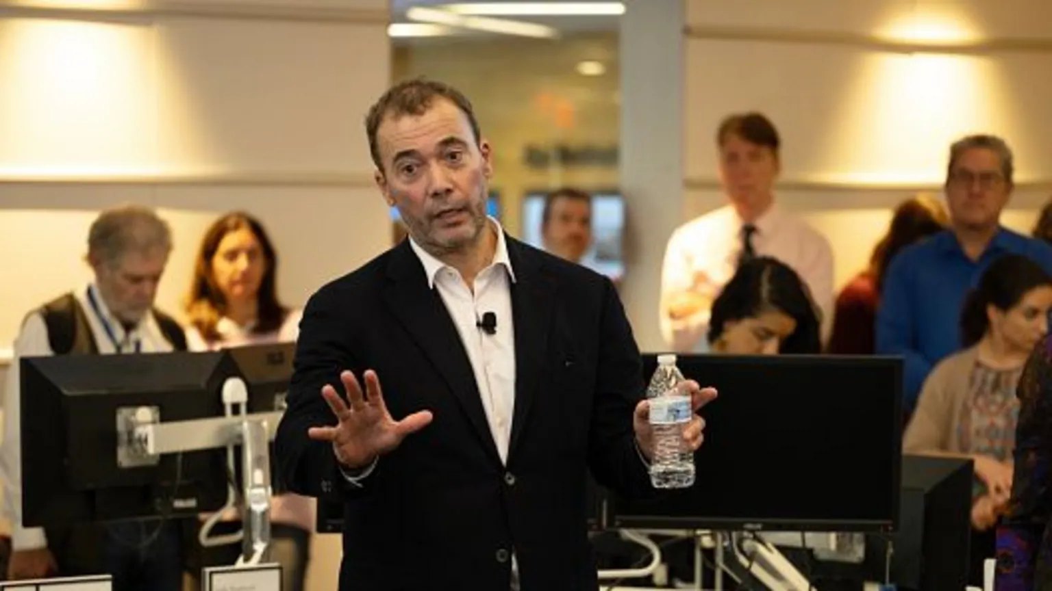 El director ejecutivo del Washington Post dimite tras despidos masivos