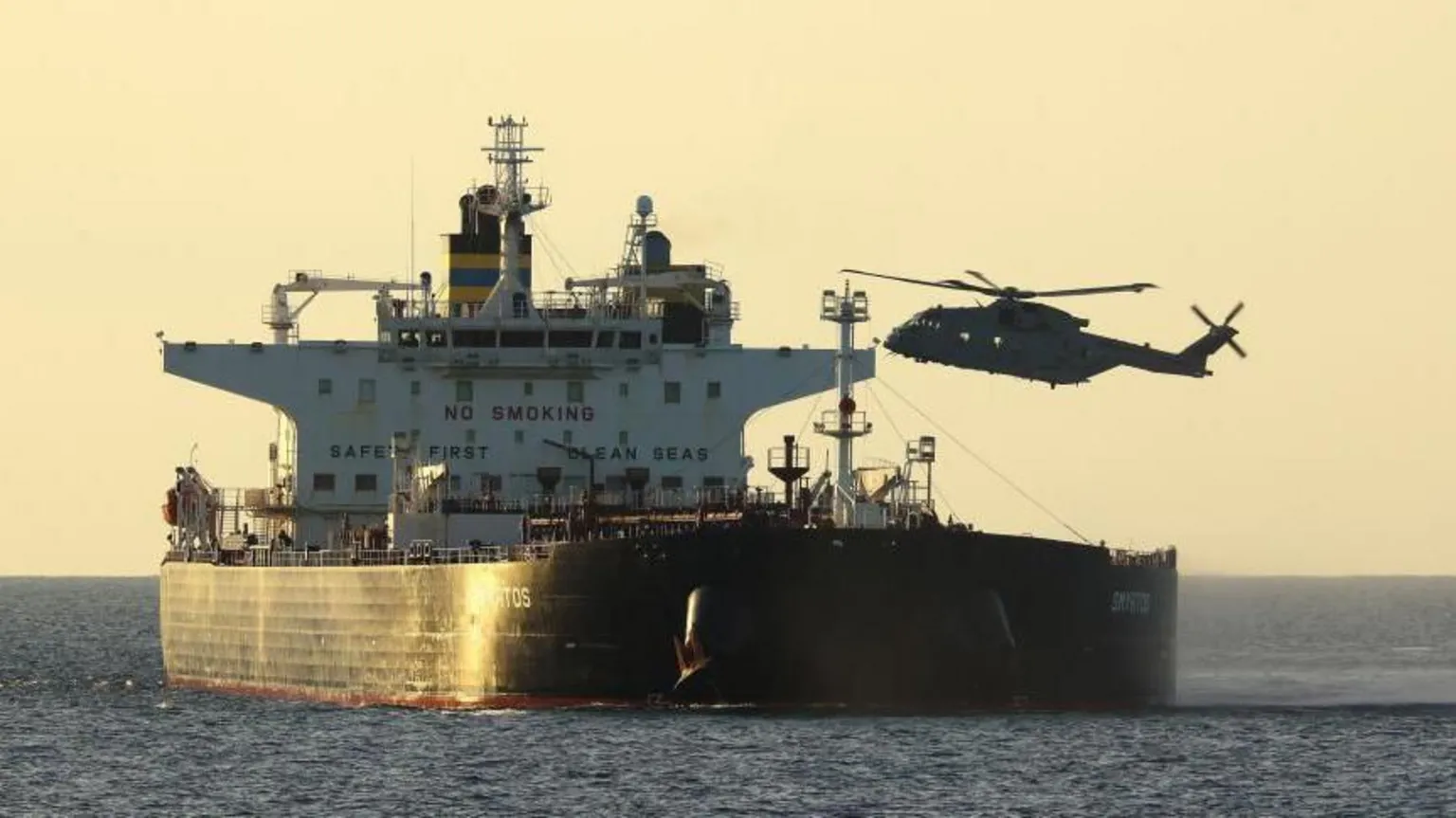 El capitán de un petrolero de la flota clandestina rusa interceptado en el Canal de la Mancha fue acusado.