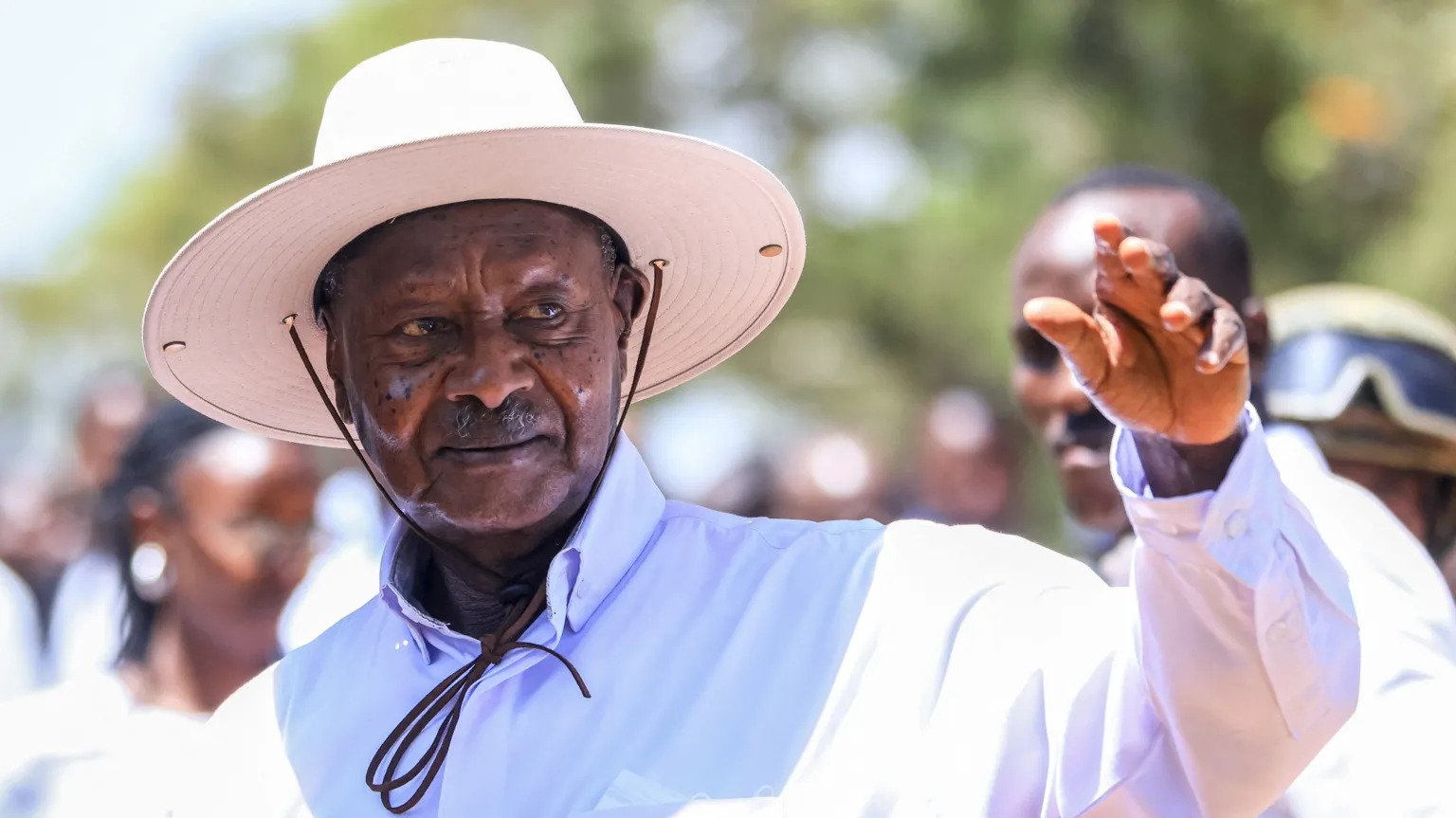 El líder ugandés extiende su mandato de 40 años tras ganar unas elecciones controvertidas