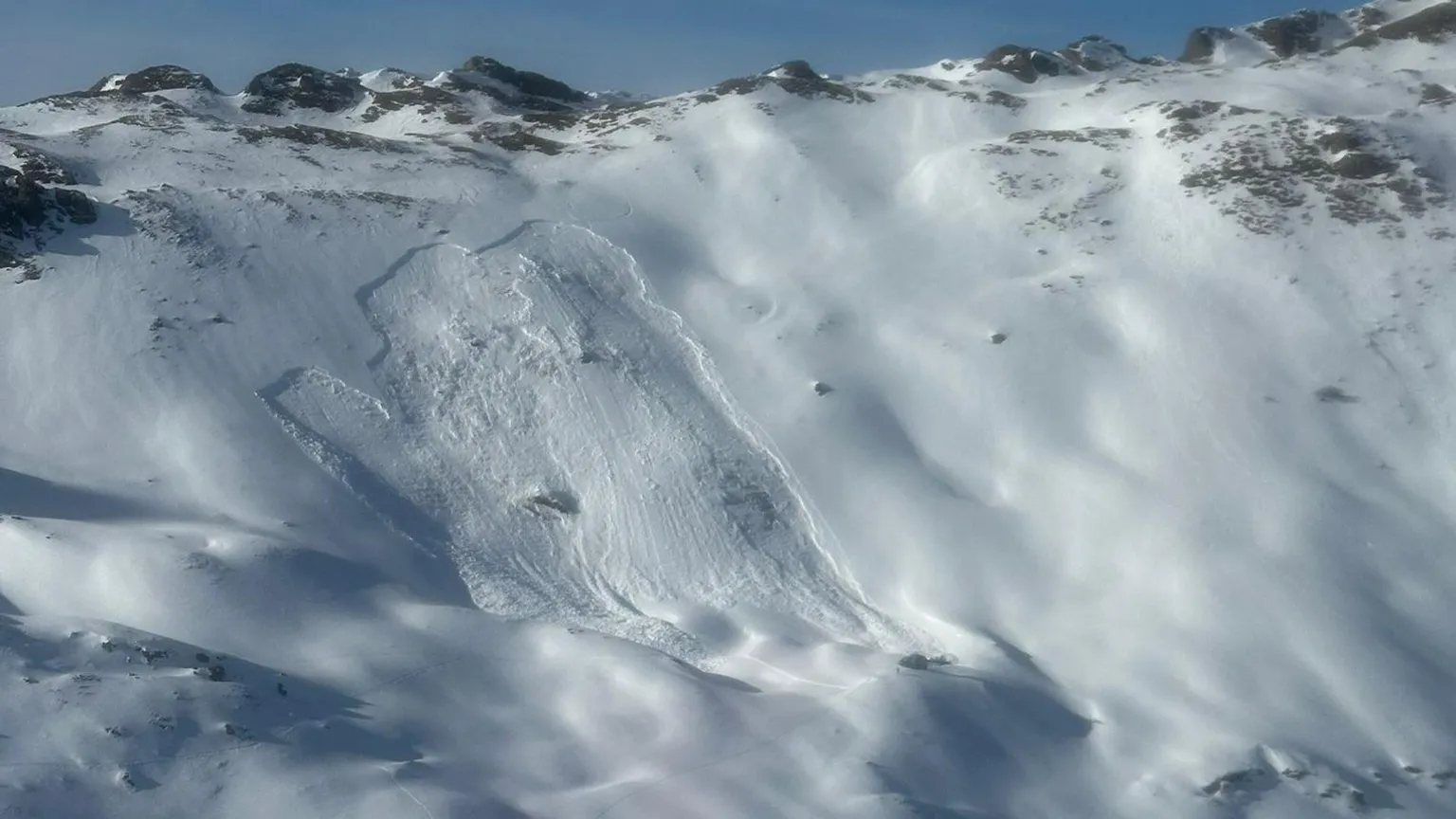 Avalanchas matan a cinco esquiadores fuera de pista en los Alpes austriacos