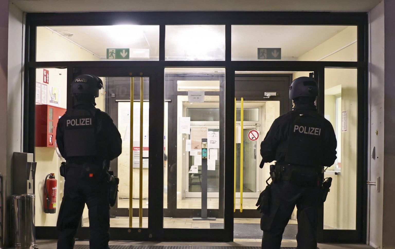 Police officers stand guard in front of a refugee centre in Solingen, Germany. Photo: 24 August 2024