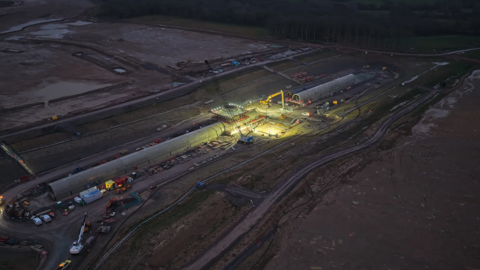 Enorme muro de embalse instalado en operación durante 72 horas
