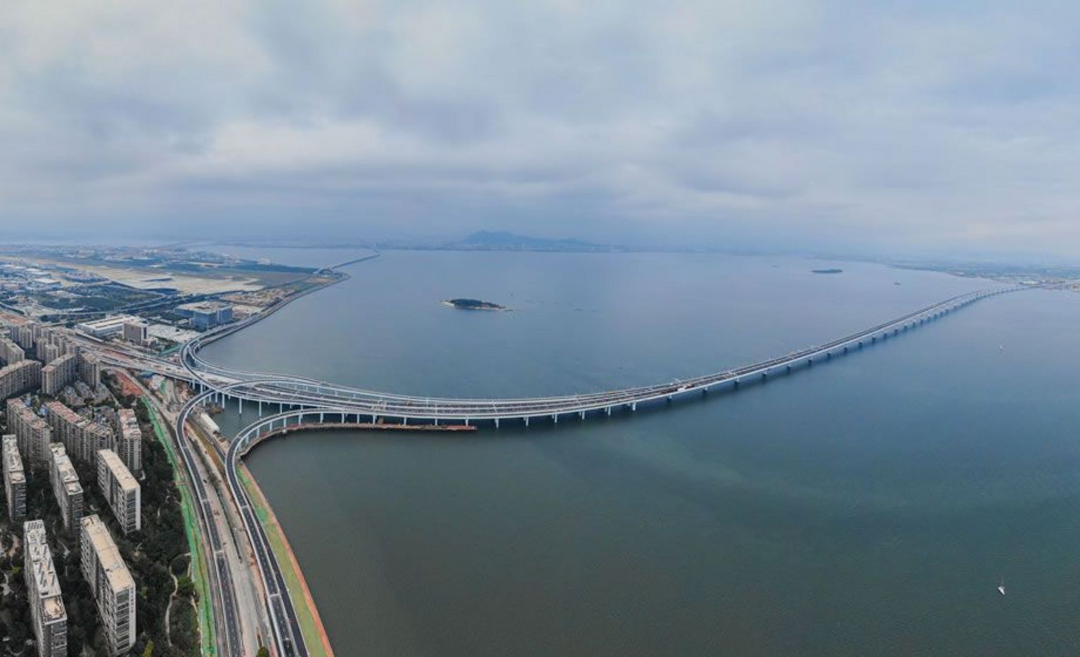 中方规划由厦门连接至翔安机场的“厦金大桥”厦门段正在兴建中。