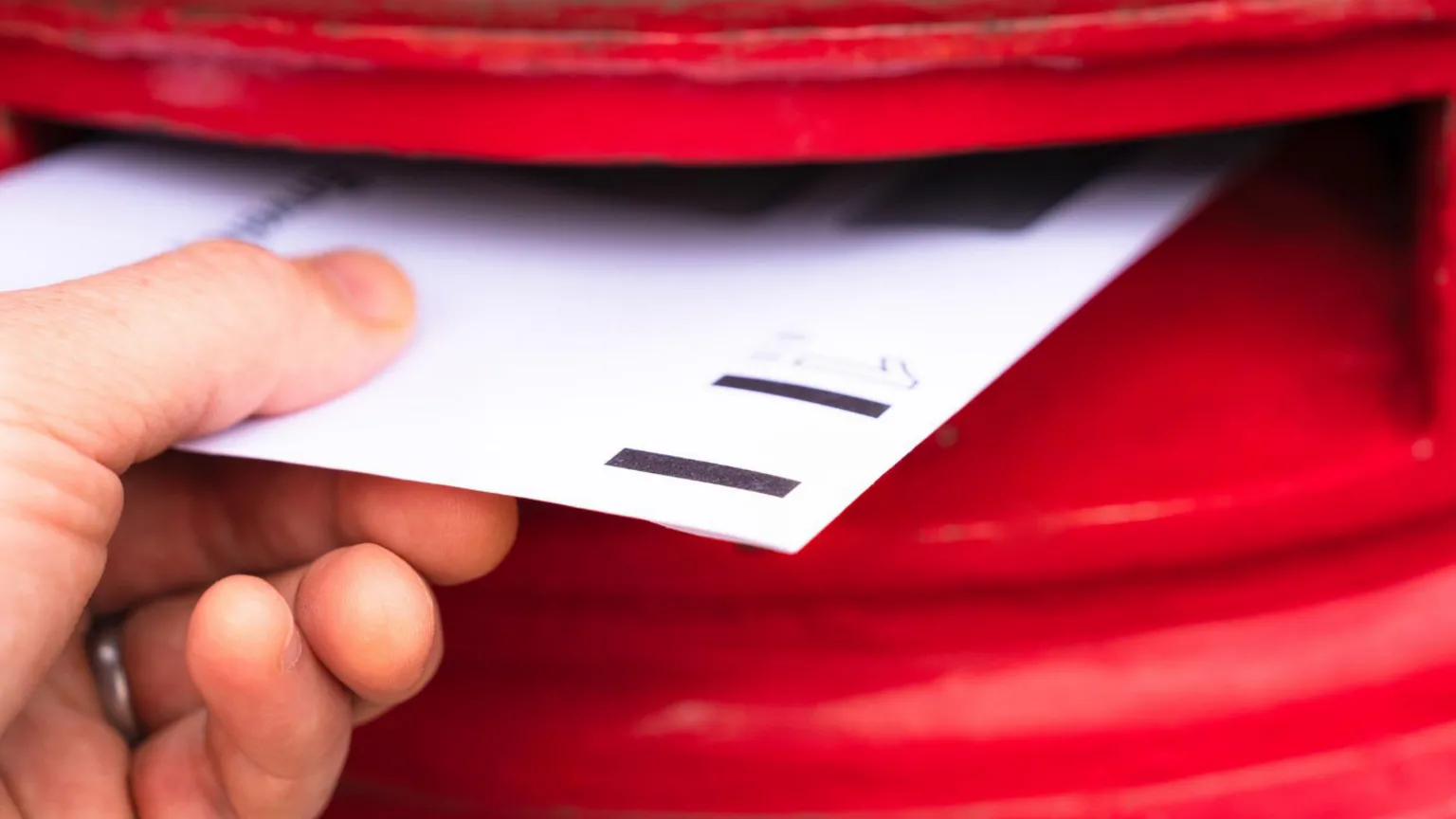 Se envían recordatorios de voto por correo a 10.000 votantes