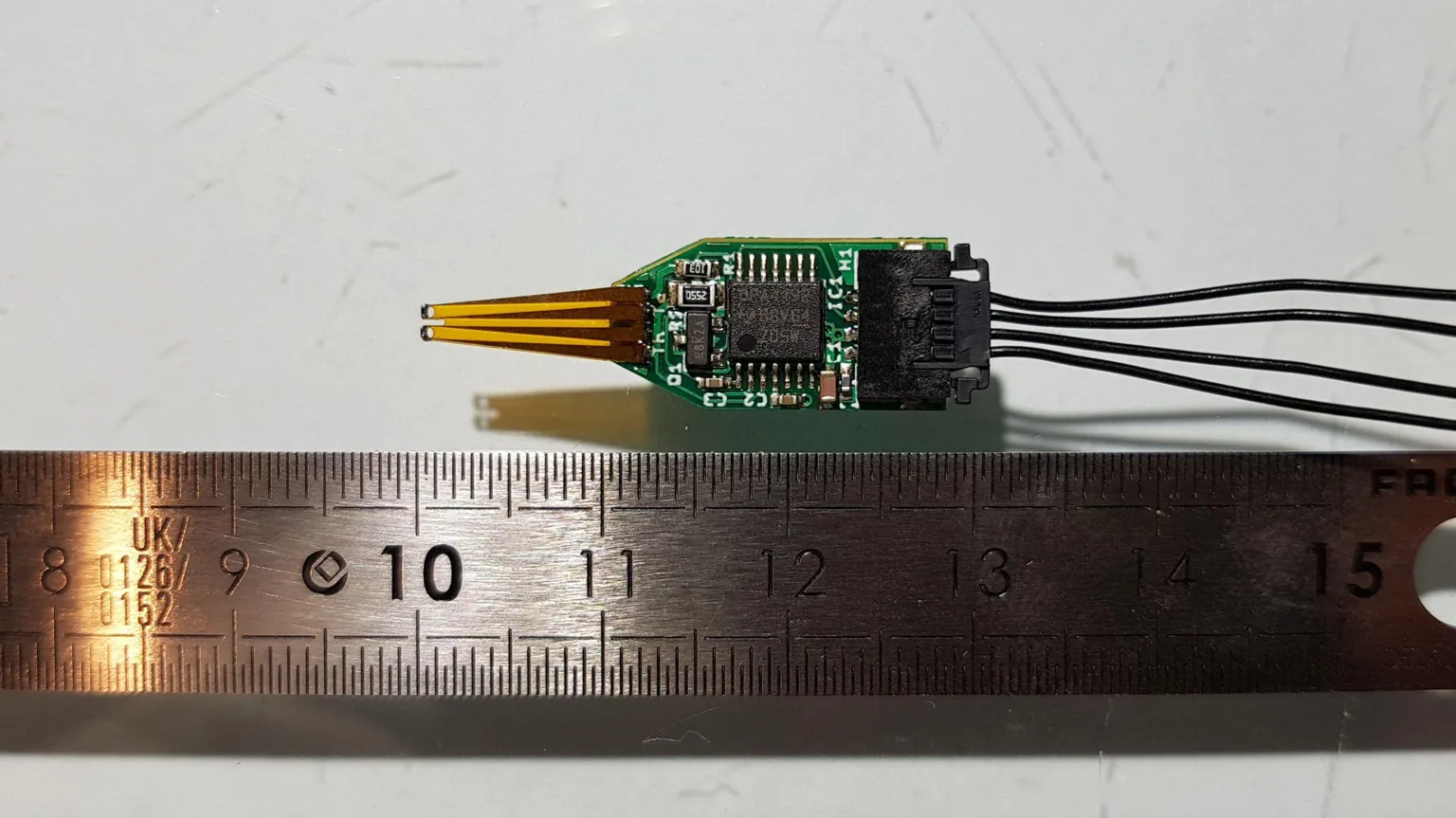 nje-sensor-3cm-mund-te-permiresoje-sigurine-ne-avione