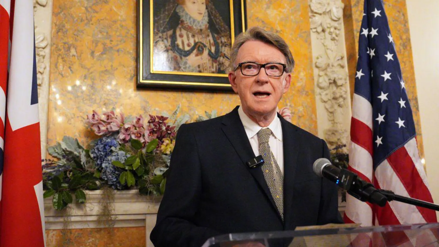 El Ministerio de Relaciones Exteriores revisará el pago a Mandelson como embajador en Estados Unidos.