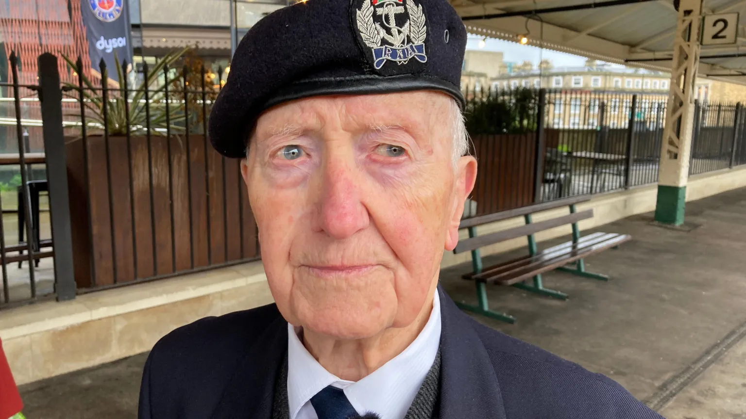 Veterano del Día D y embajador en tiempos de guerra muere a los 100 años