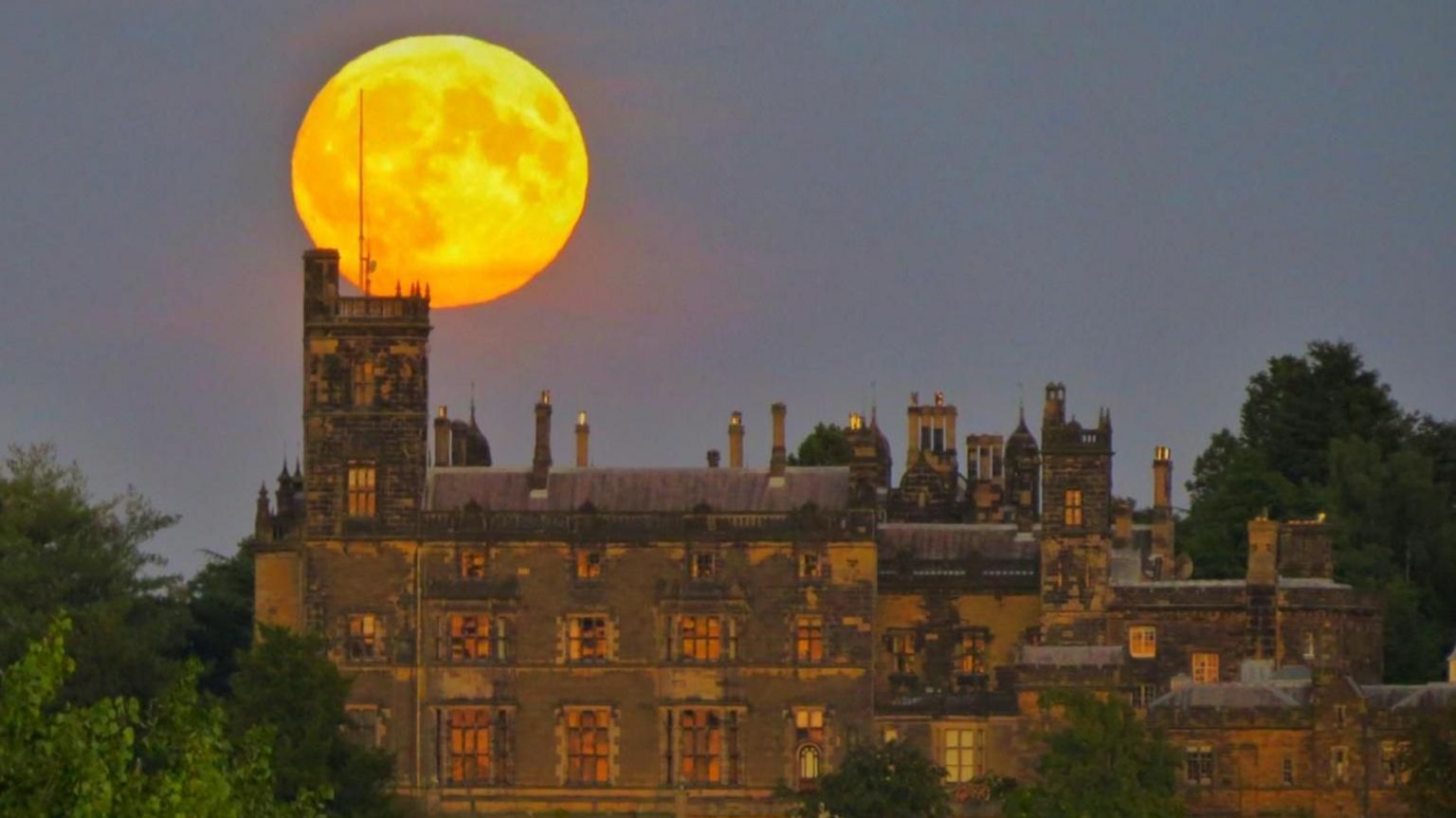 Supermoon rises in Baxterley, Warwickshire