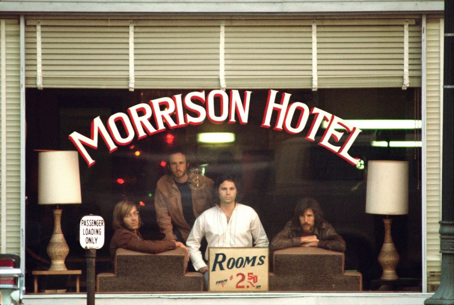 Обложка альбома Morrison Hotel