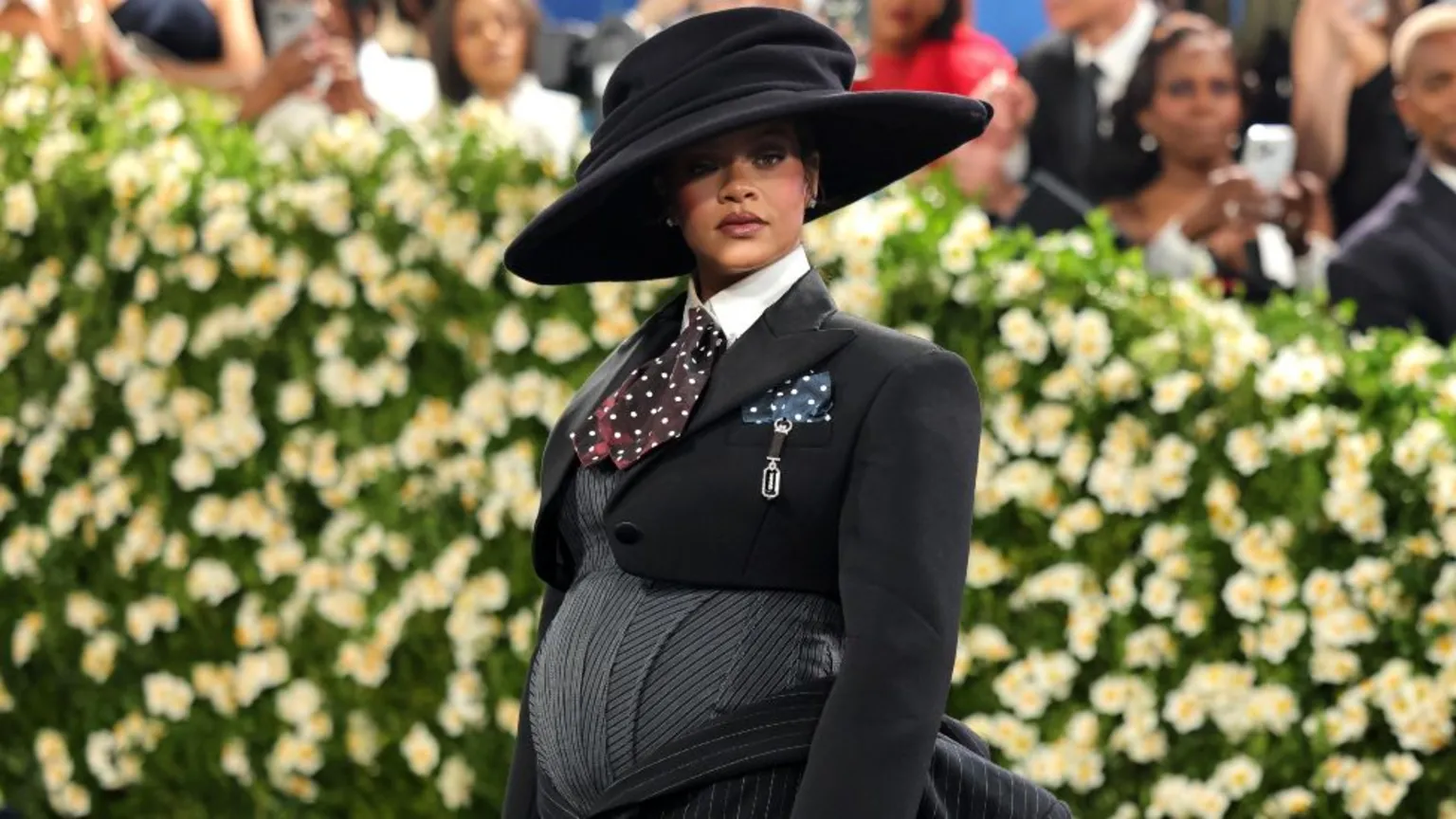 Beyoncé Returns to Met Gala as Co-Chair Amid Bezos Sponsorship Controversy — image 6