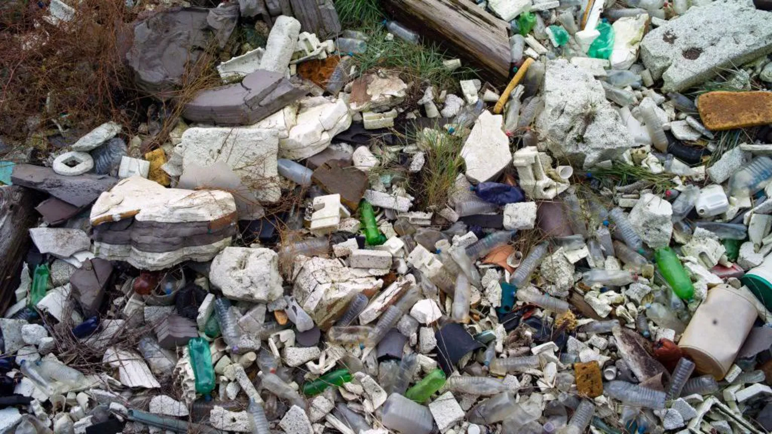 Getty Images Plastics and other detritus lining the shore of the Thames Estuary on 28 October 2019.