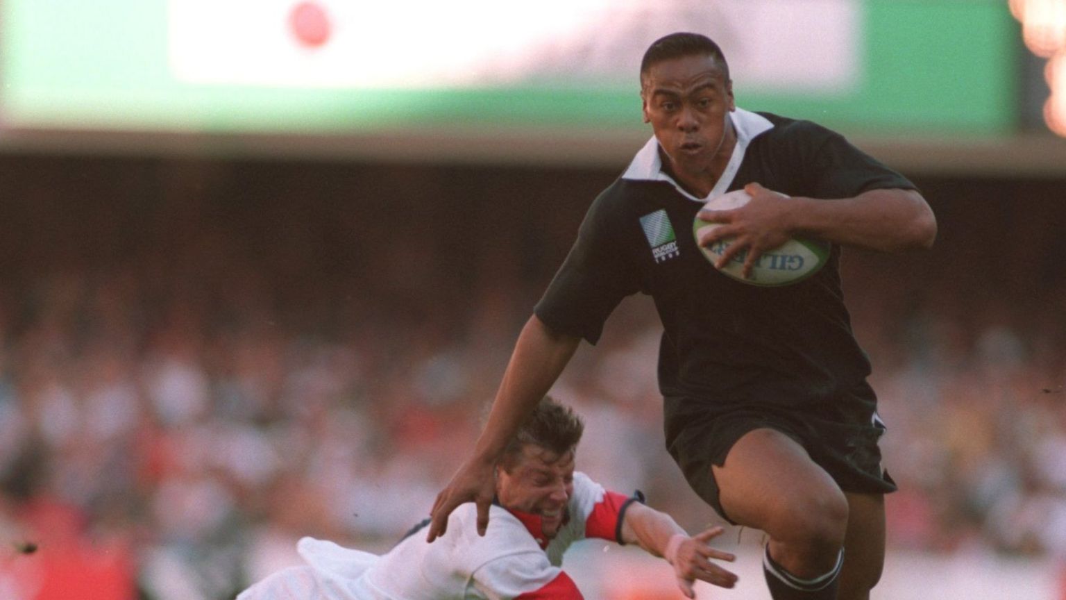 Jonah Lomu in action against England in 1995